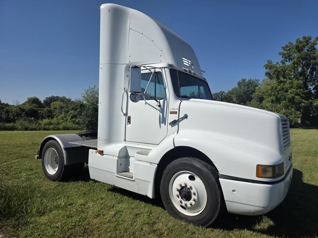 1988 International 8300 Equipment Image0