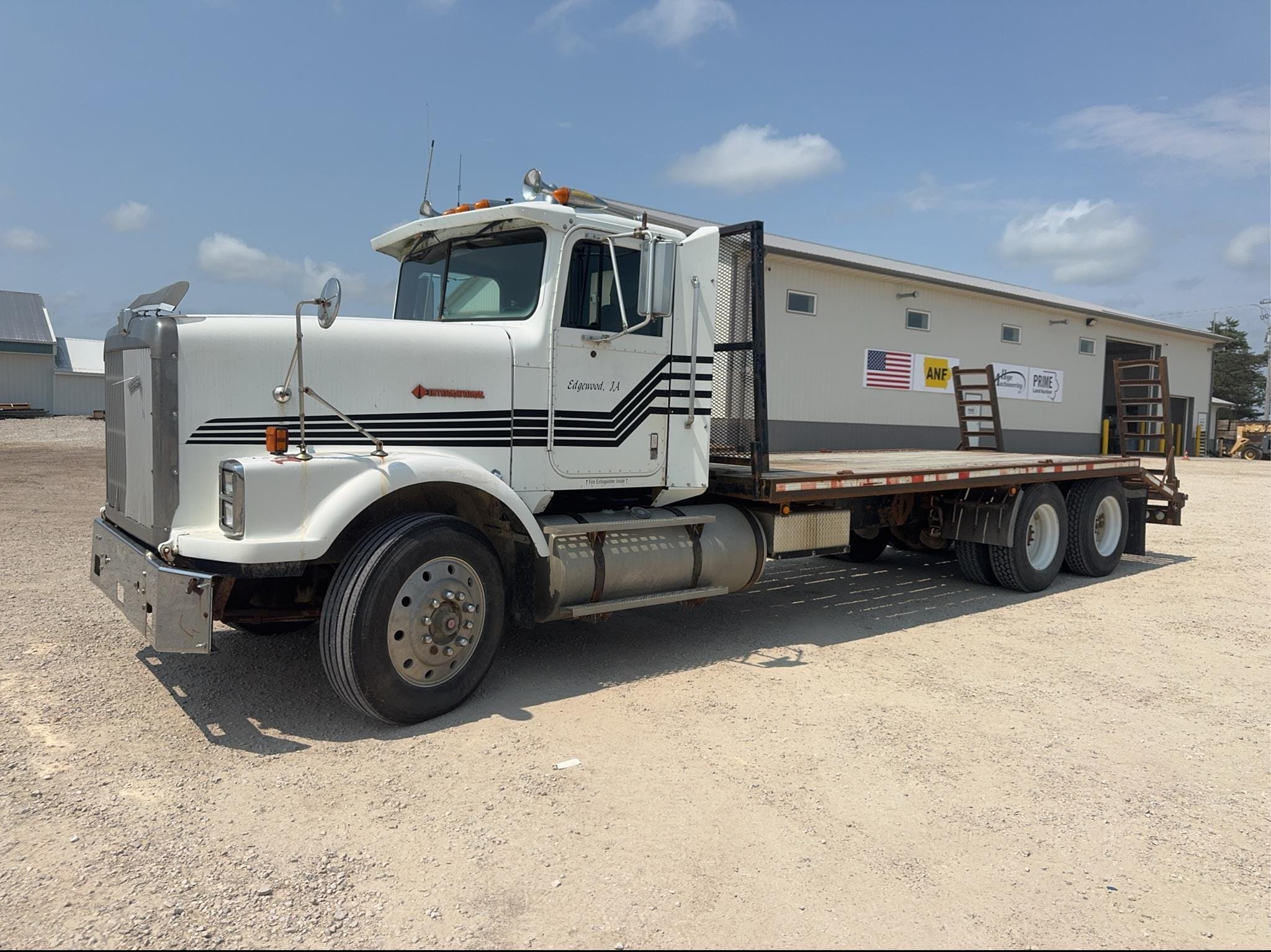 1988 International 9300 Equipment Image0