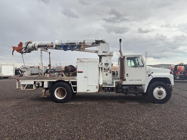 Image of International S1900 equipment image 3