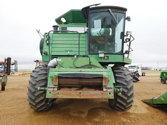 Image of John Deere 7720 Titan II equipment image 4