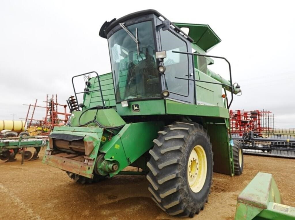 1988 John Deere 7720 Titan II Equipment Image0