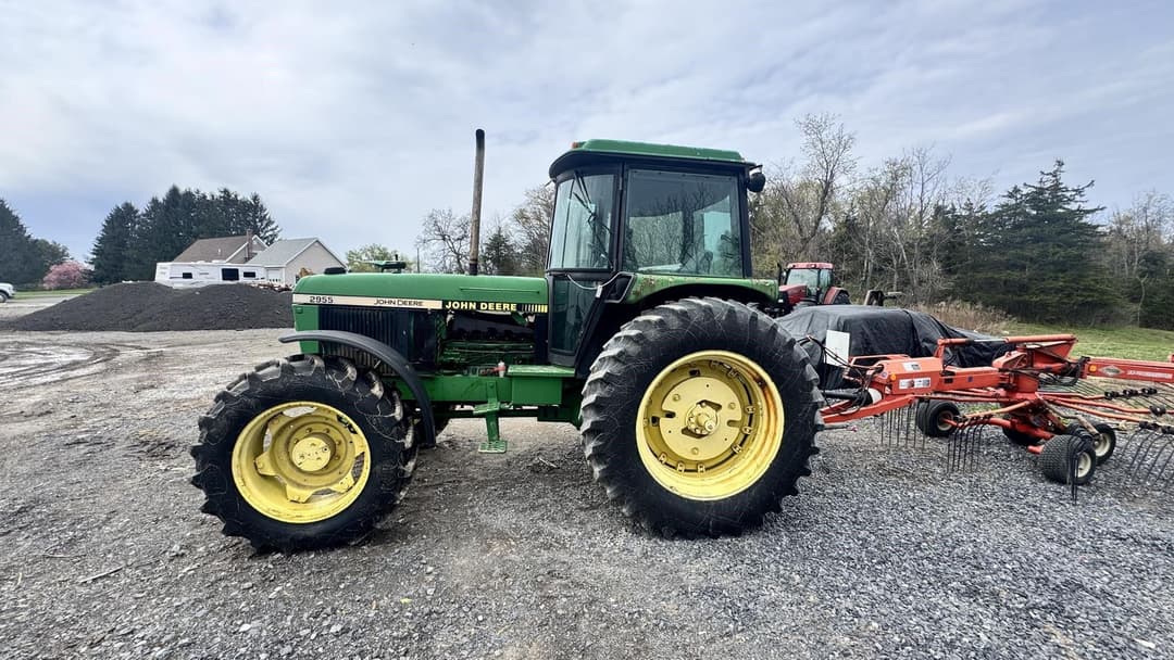 Image of John Deere 2955 Primary image