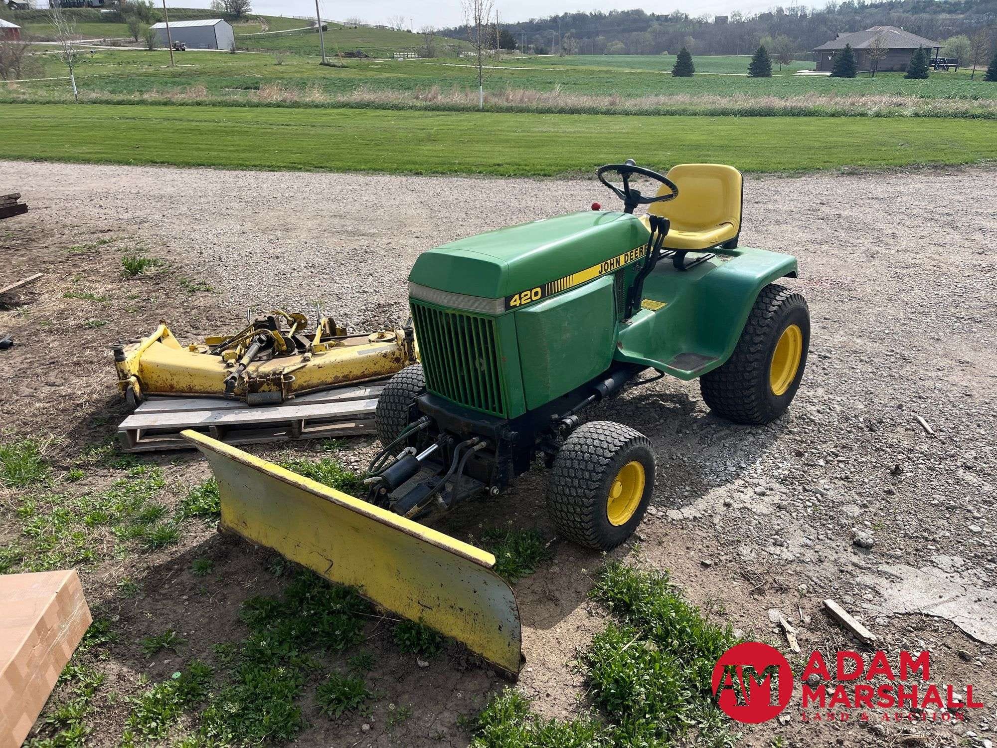 1988 John Deere 420 Equipment Image0