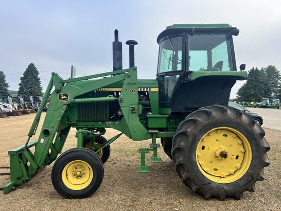 1988 John Deere 4250 Equipment Image0