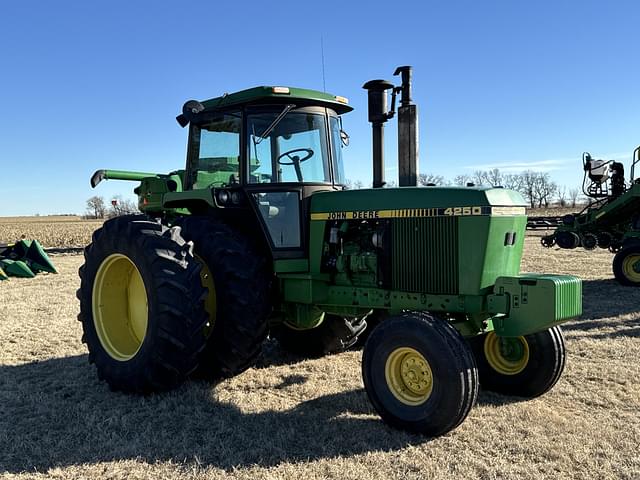 Image of John Deere 4250 equipment image 1