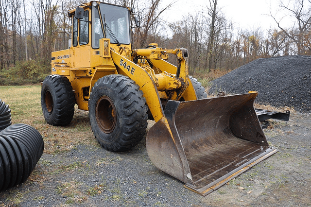 Image of John Deere 544E equipment image 4