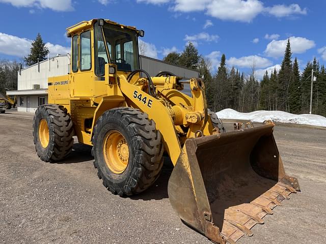 Image of John Deere 544E equipment image 4