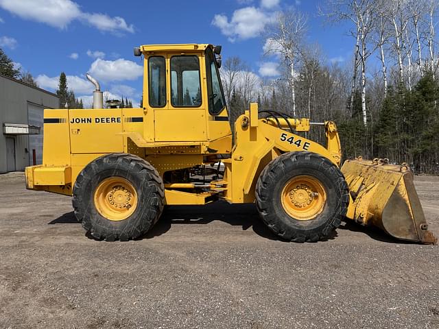 Image of John Deere 544E equipment image 3
