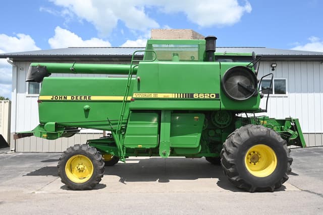 Image of John Deere 6620 Sidehill equipment image 1