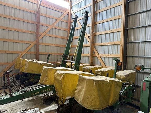 Image of John Deere 7000 equipment image 1