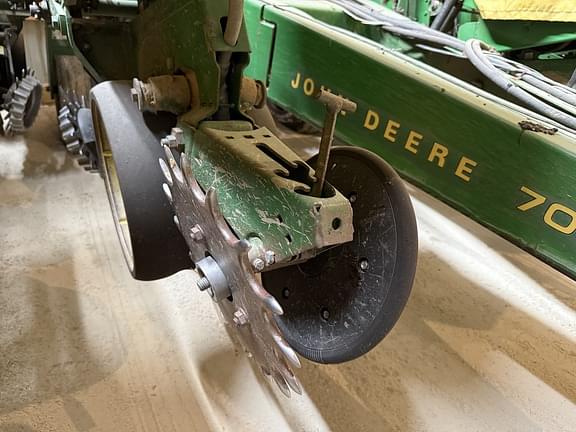 Image of John Deere 7000 equipment image 4