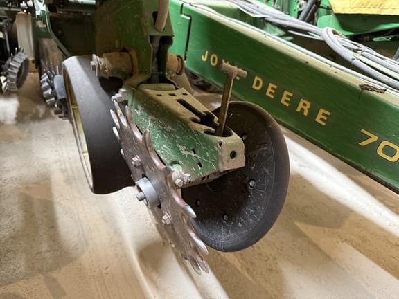 Image of John Deere 7000 equipment image 4