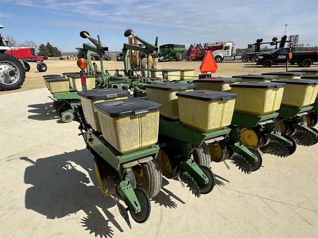 Image of John Deere 7000 equipment image 4