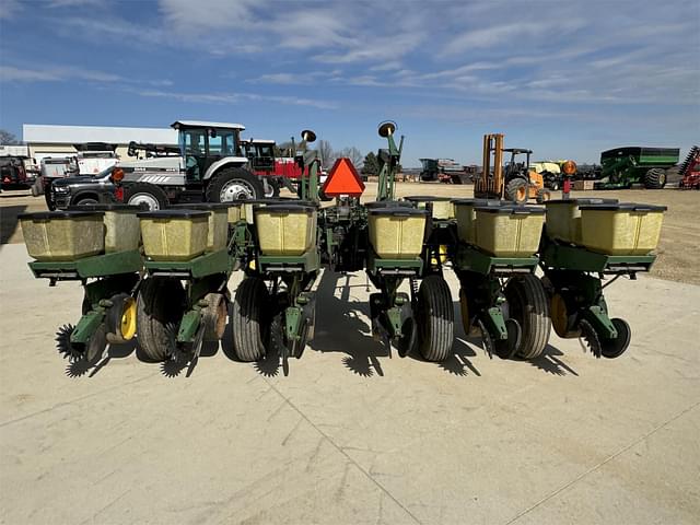 Image of John Deere 7000 equipment image 3