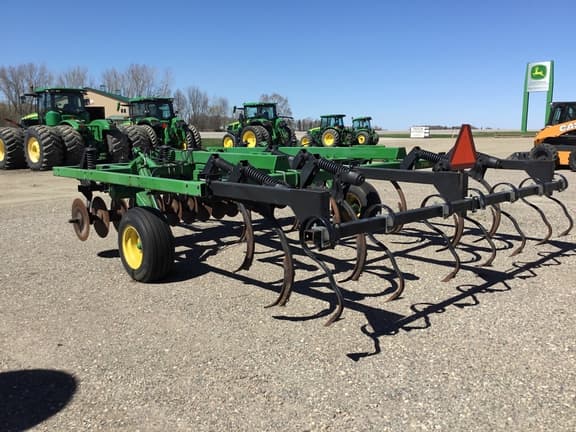 Image of John Deere 714 equipment image 2