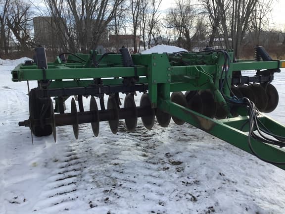 Image of John Deere 714 equipment image 1