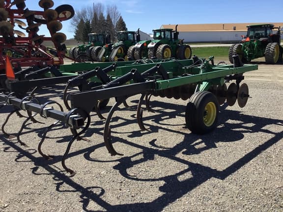 Image of John Deere 714 equipment image 4