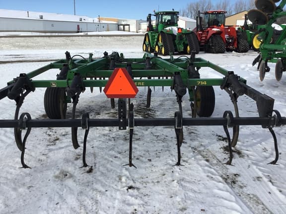 Image of John Deere 714 equipment image 2