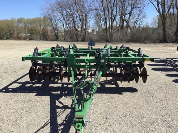 Image of John Deere 714 equipment image 1