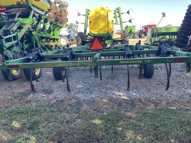 Image of John Deere 714 equipment image 4