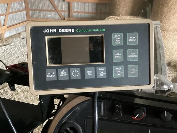 Image of John Deere 7200 equipment image 3