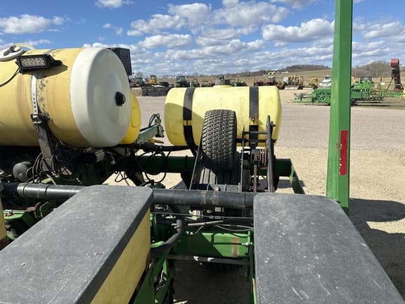 Image of John Deere 7240 equipment image 3