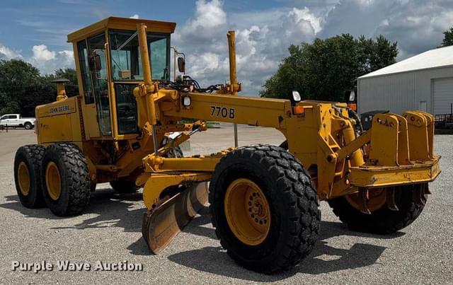 Image of John Deere 770B equipment image 2