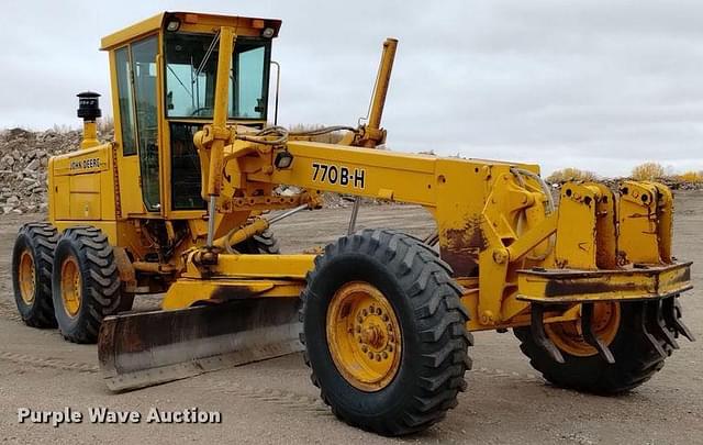 Image of John Deere 770BH equipment image 2