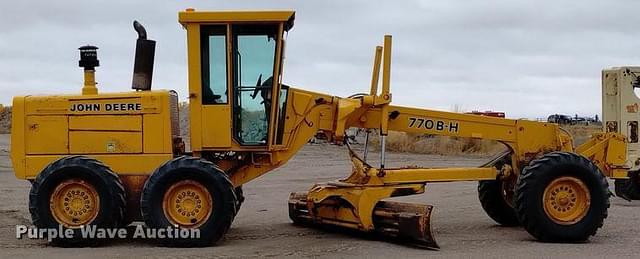 Image of John Deere 770BH equipment image 3