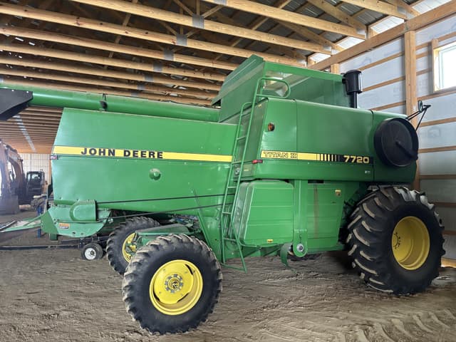 Image of John Deere 7720 Titan II equipment image 1