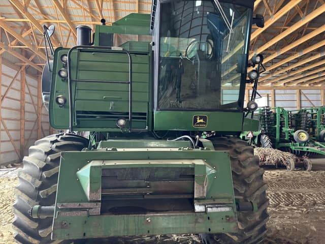 Image of John Deere 7720 Titan II equipment image 4