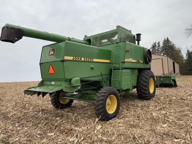 Image of John Deere 7720 Titan II equipment image 4