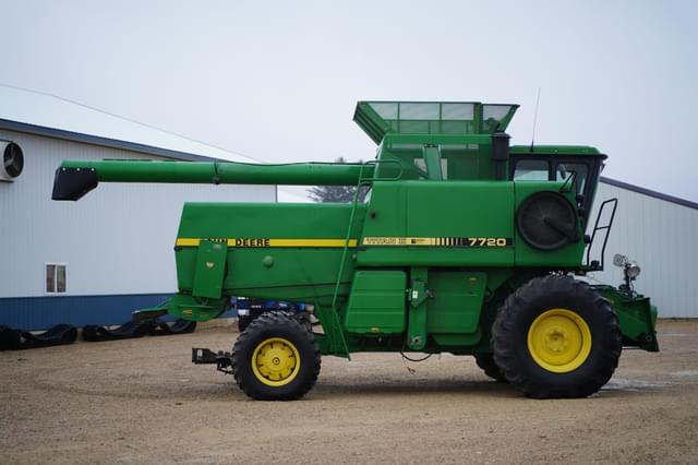 Image of John Deere 7720 Titan II equipment image 3