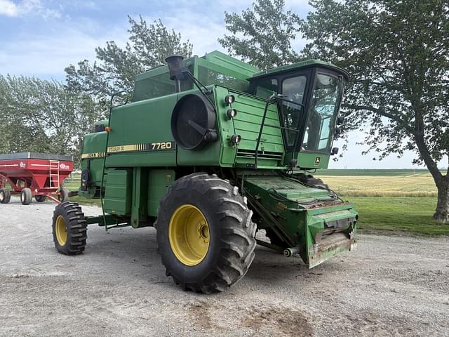 Image of John Deere 7720 Titan II equipment image 1
