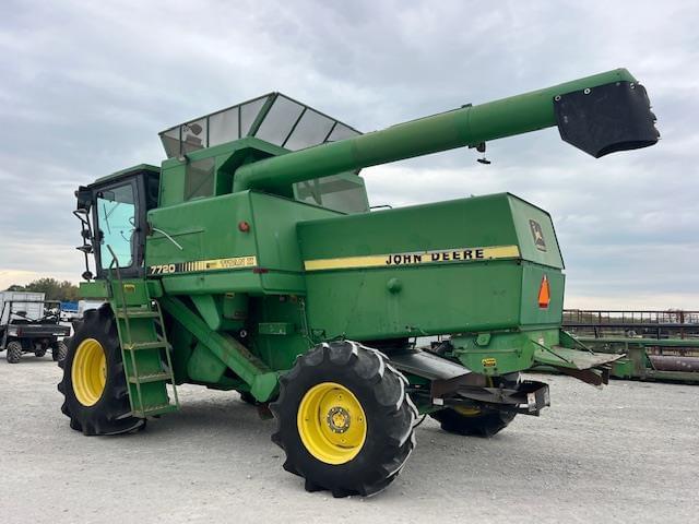 Image of John Deere 7720 Titan II equipment image 3