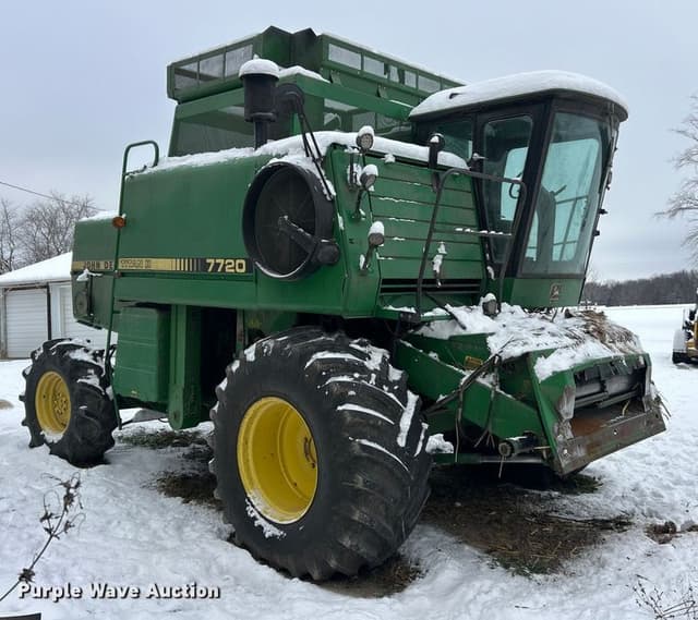 Image of John Deere 7720 Titan II equipment image 2