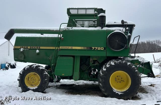 Image of John Deere 7720 Titan II equipment image 3