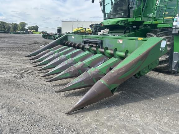 Image of John Deere 843 Primary image