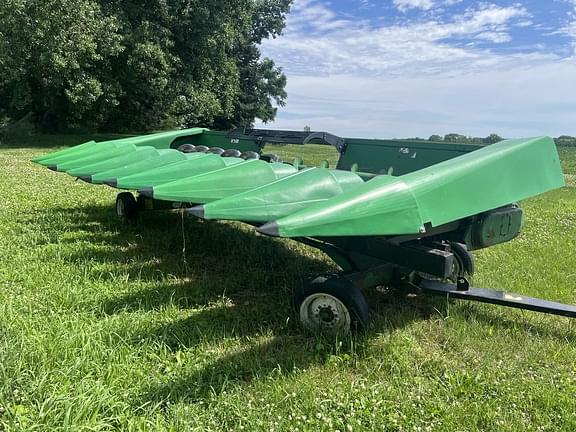 Image of John Deere 843 Primary image