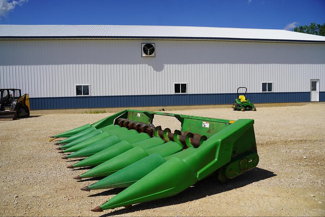 Image of John Deere 843 Primary image