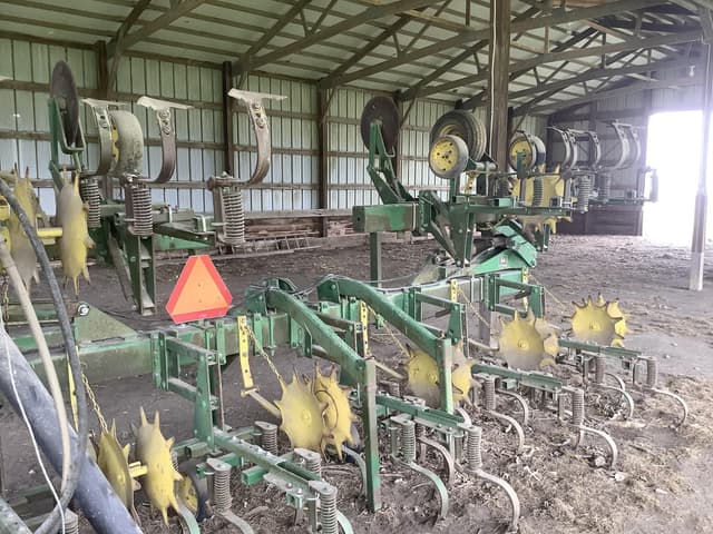 Image of John Deere 845 equipment image 3