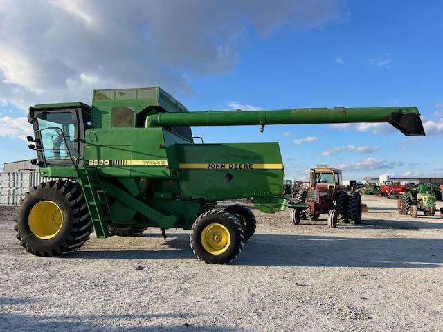 Image of John Deere 8820 Titan II equipment image 3