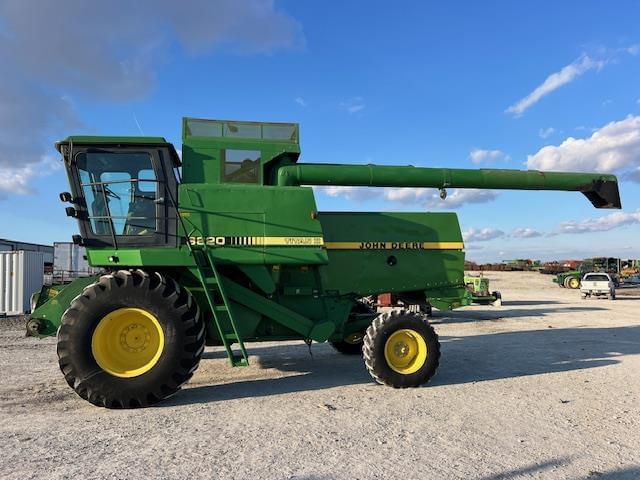 Image of John Deere 8820 Titan II equipment image 2