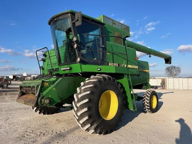 1988 John Deere 8820 Titan II Equipment Image0