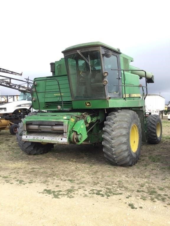 1988 John Deere 8820 Equipment Image0