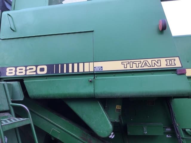 Image of John Deere 8820 equipment image 4
