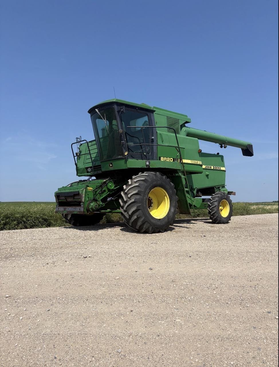1988 John Deere 8820 Titan II Equipment Image0