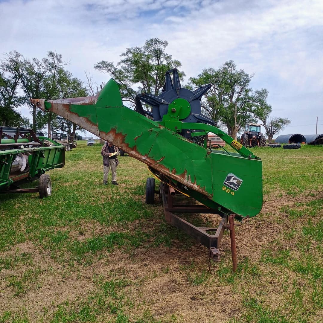 Image of John Deere 924 Primary image