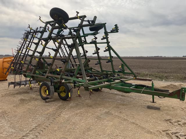 Image of John Deere 960 equipment image 1