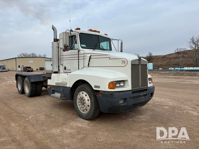Image of Kenworth T600 equipment image 1